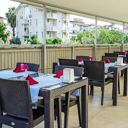 Catty Cats Garden Aparthotel Side