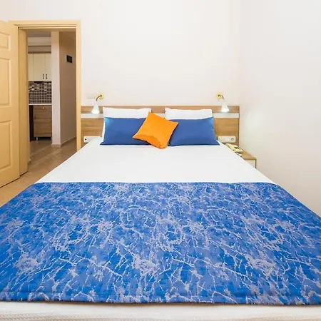 Catty Cats Garden Apartmanhotel 3*