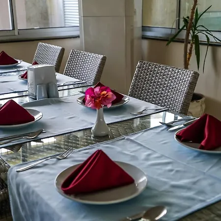 Catty Cats Garden Apartmanhotel 3*