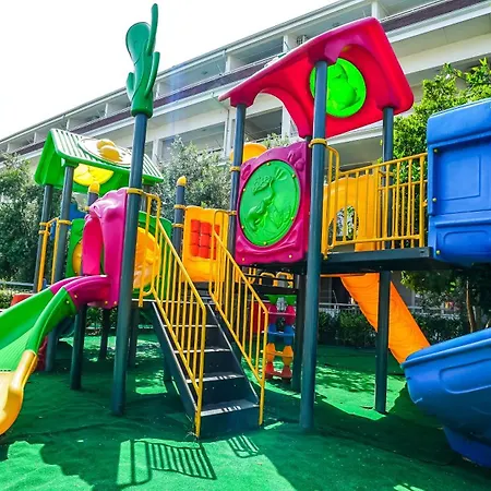 Catty Cats Garden Apartmanhotel 3*